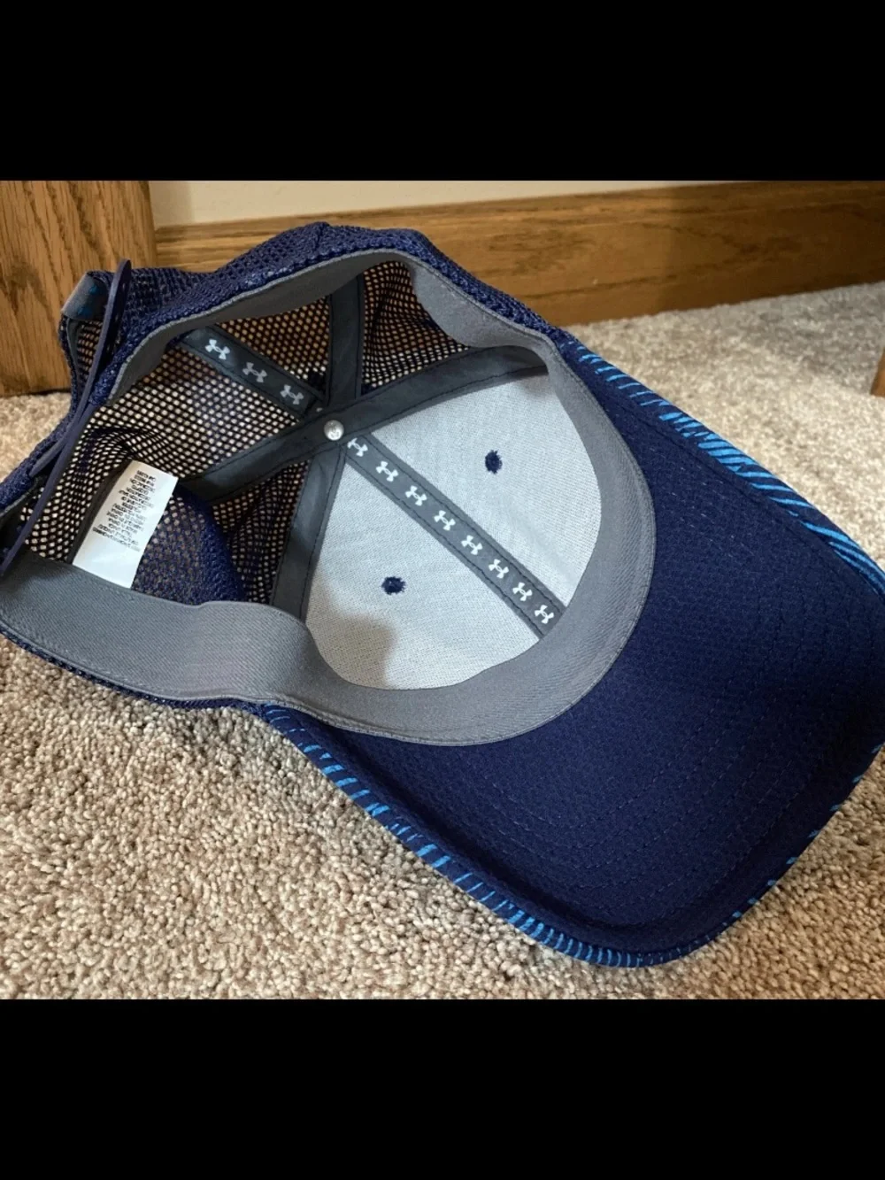 NWT Under Armour Men’s Blue Patterned Mesh Snap Back Cap